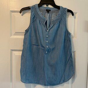 Like new Talbots Light Denim Wash Sleeveless Front Button Shirt XS